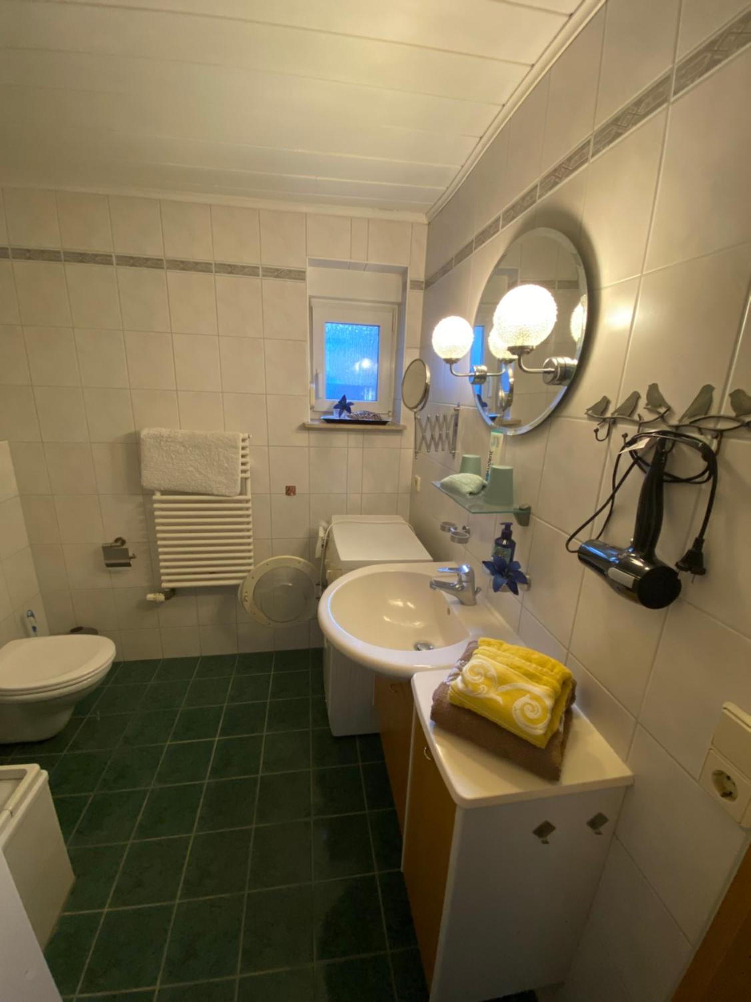 Grosse Helle Wohnung Am Wald In Bad Saarow Nahe Gruenheide Und Berlin Souterrain Exterior photo
